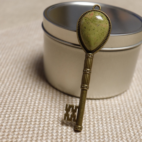 Green Unakite Antique Bronze Skeleton Key - Picture 2 of 7